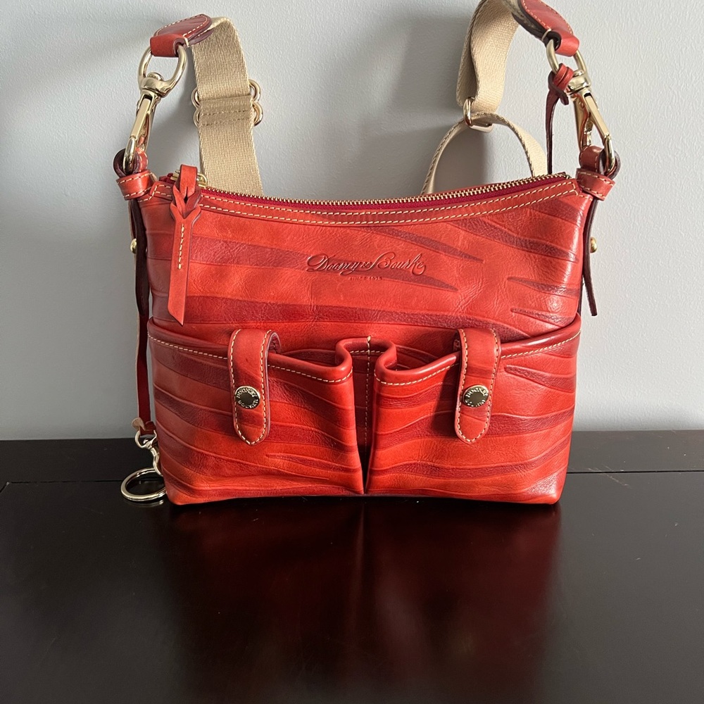 Leather Dooney & Bourke new with tags with long strap can be adjusted crossbody